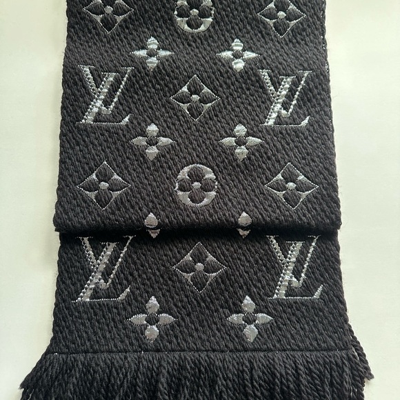 Louis Vuitton Logomania Scarf - Picture 1 of 4